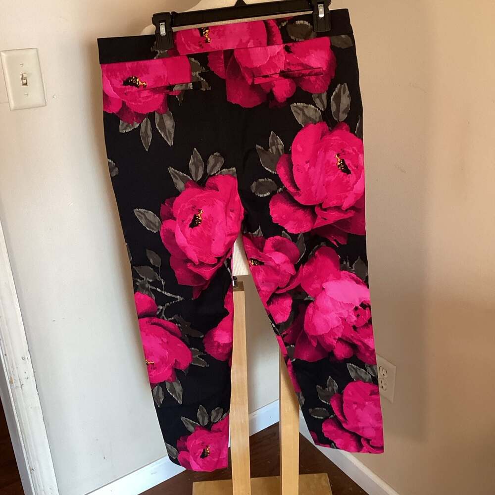 Trina Turk Black and Pink Floral Ankle Pants Size 10 - Picture 3 of 3